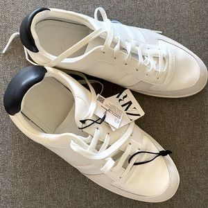 Man’s Zara leather sneakers
